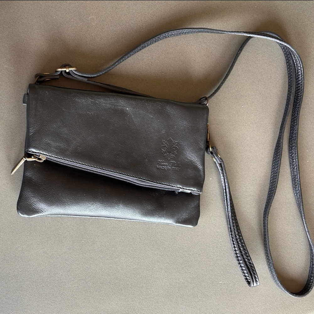 Vera Pelle Black Leather Crossbody Bag. Made in Italy.